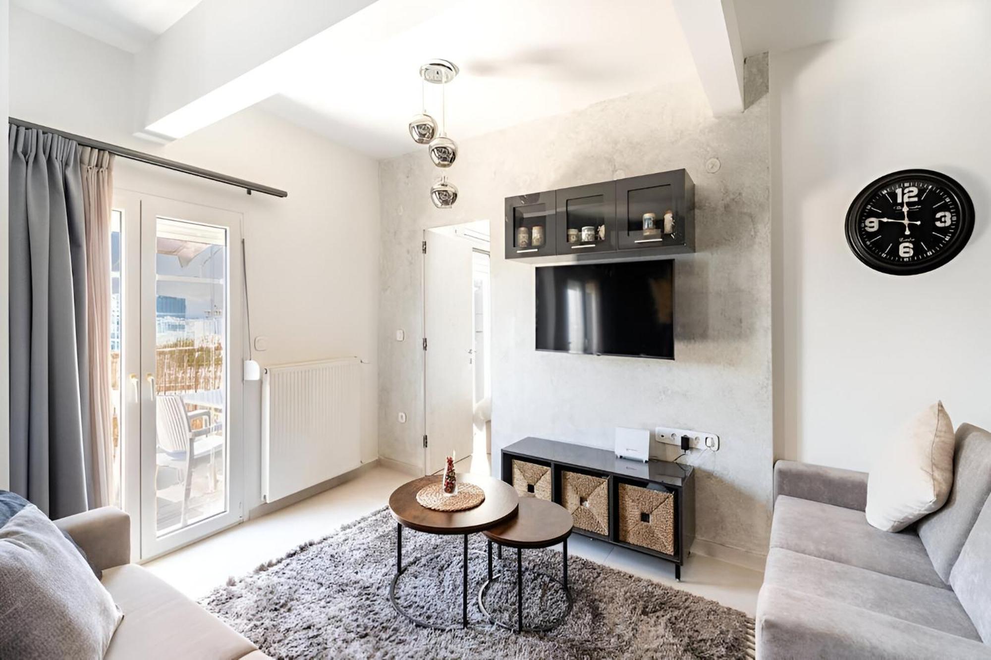 Elegant, Modern & Spacious Apartment In Thessaloniki With Balcony Extérieur photo