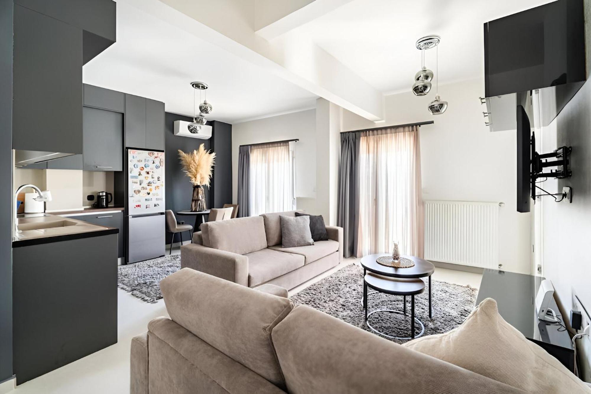 Elegant, Modern & Spacious Apartment In Thessaloniki With Balcony Extérieur photo