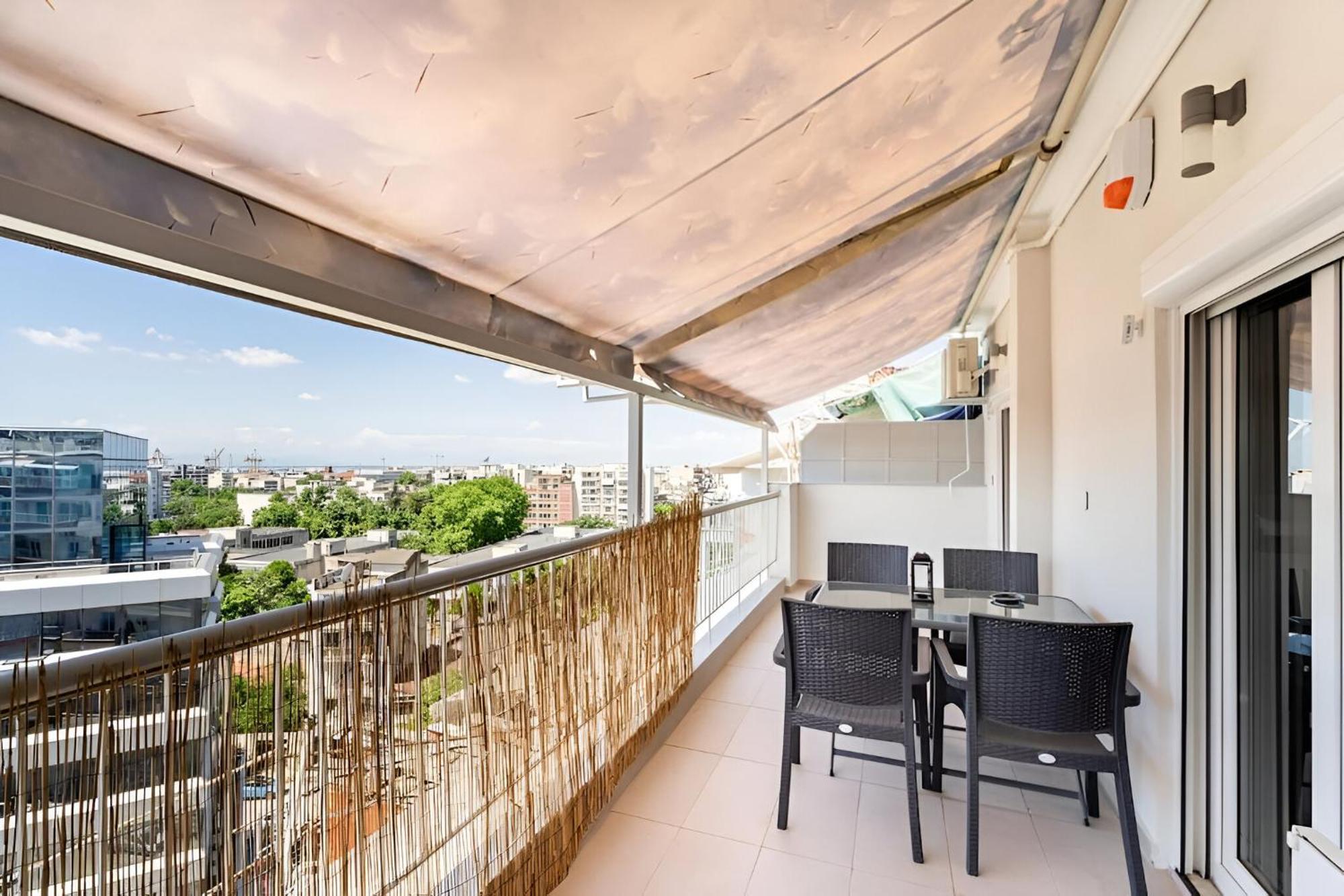 Elegant, Modern & Spacious Apartment In Thessaloniki With Balcony Extérieur photo