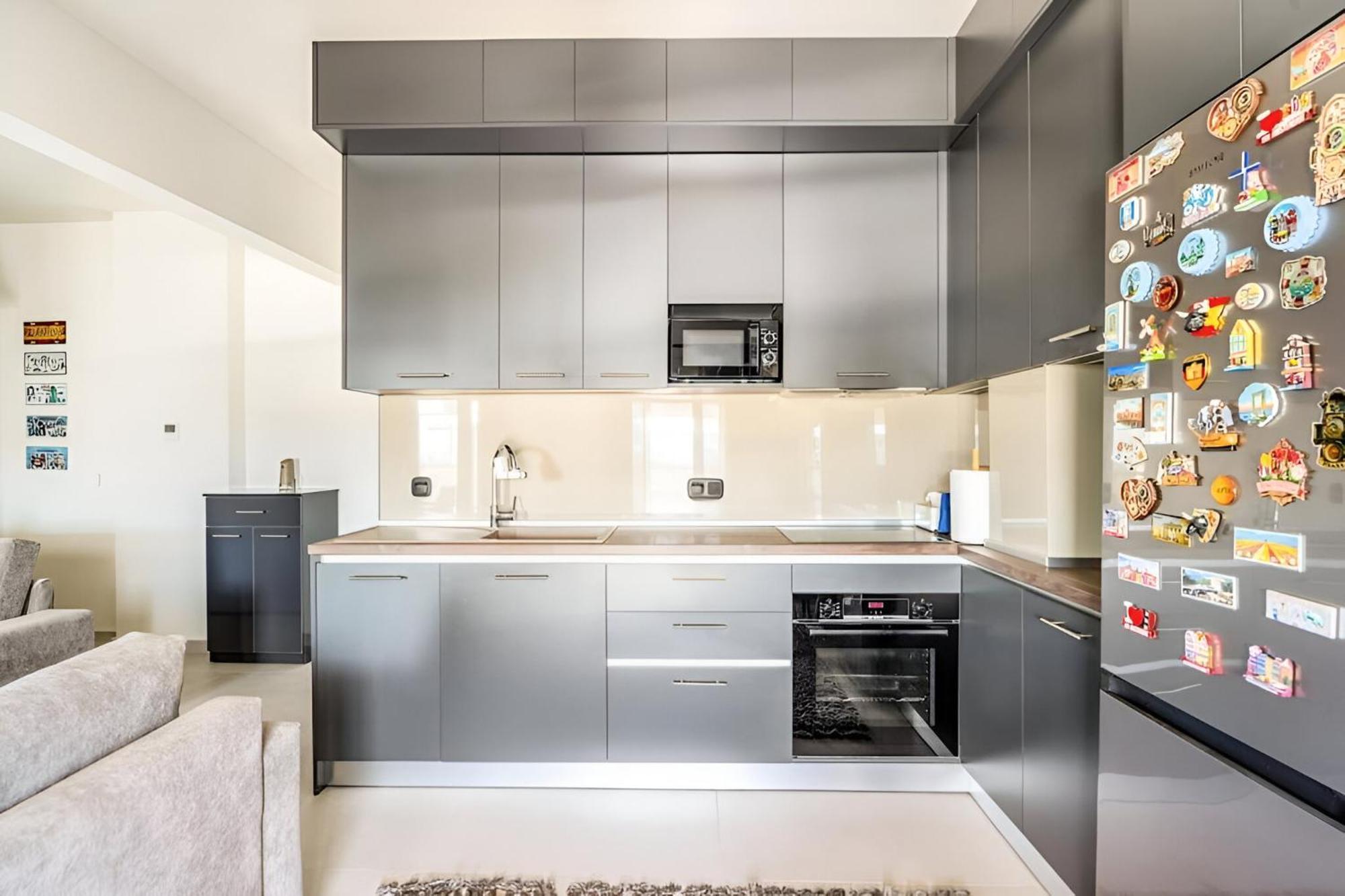 Elegant, Modern & Spacious Apartment In Thessaloniki With Balcony Extérieur photo